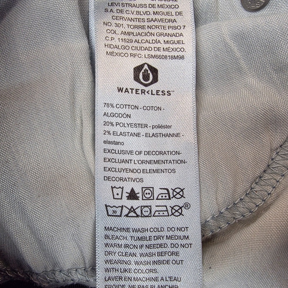 Signature by Levi Jeans Women 18 W34 Blue Denim Capri Mid-Rise Stretch Faded - Picture 6 of 10